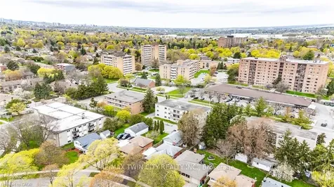 18 Queenston Crescent Kitchener ON N2B 2V5