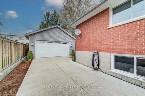 18 Queenston Crescent Kitchener ON N2B 2V5