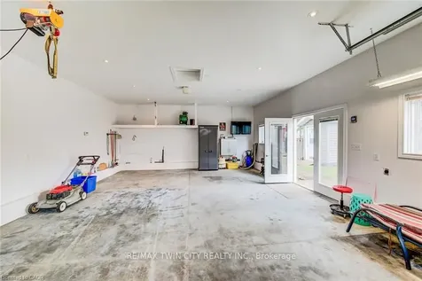 18 Queenston Crescent Kitchener ON N2B 2V5