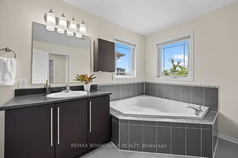 510 Pepperville Crescent Kanata ON K2M 0E5
