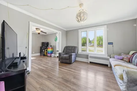 142 West Street Quinte West ON K8V 2M5