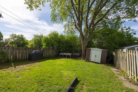 35 Rose Abbey Drive Kingston ON K7K 6W1
