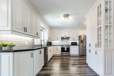 8 Cherry Ridge Boulevard Pelham ON L0S 1C0