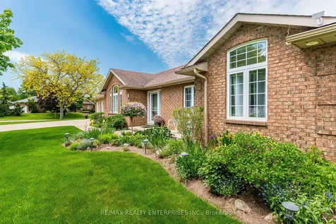 8 Cherry Ridge Boulevard Pelham ON L0S 1C0