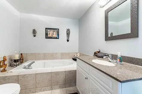 8 Cherry Ridge Boulevard Pelham ON L0S 1C0