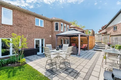 8 Cherry Ridge Boulevard Pelham ON L0S 1C0