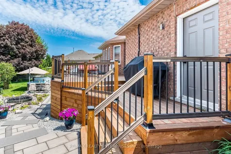 8 Cherry Ridge Boulevard Pelham ON L0S 1C0