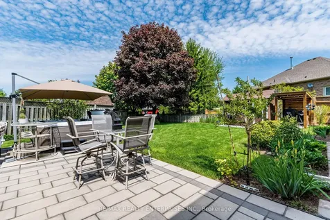 8 Cherry Ridge Boulevard Pelham ON L0S 1C0