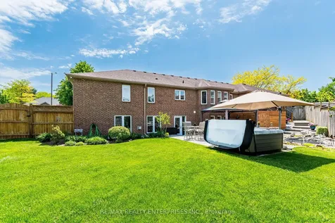 8 Cherry Ridge Boulevard Pelham ON L0S 1C0