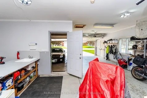 8 Cherry Ridge Boulevard Pelham ON L0S 1C0