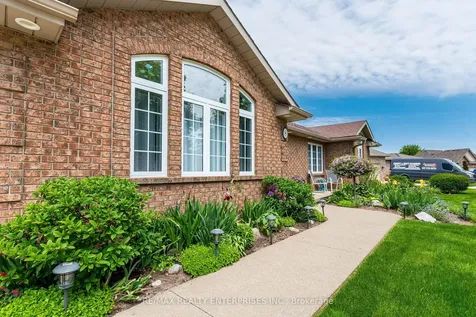 8 Cherry Ridge Boulevard Pelham ON L0S 1C0