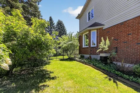 88 Furlong Crescent Kanata ON K2M 2H9
