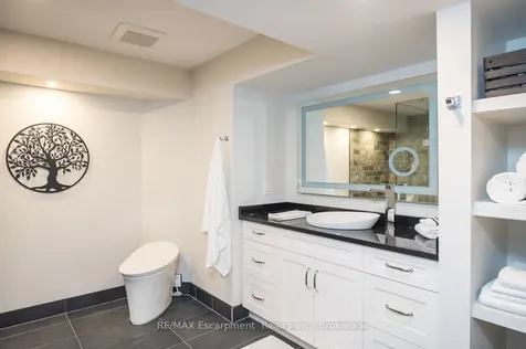 6293 Pinestone Road Niagara Falls ON L2J 4L1