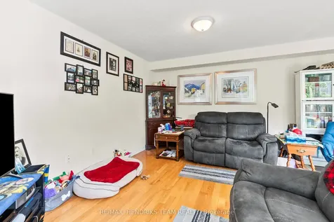 4 Durham Way St. Catharines ON L0S 1J0
