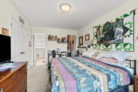 4 Durham Way St. Catharines ON L0S 1J0