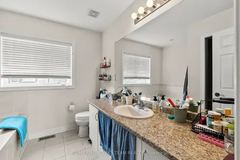 4 Durham Way St. Catharines ON L0S 1J0