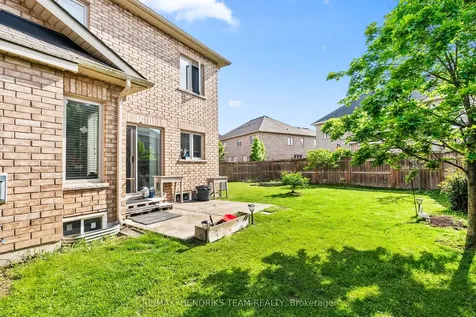 4 Durham Way St. Catharines ON L0S 1J0