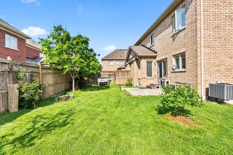 4 Durham Way St. Catharines ON L0S 1J0