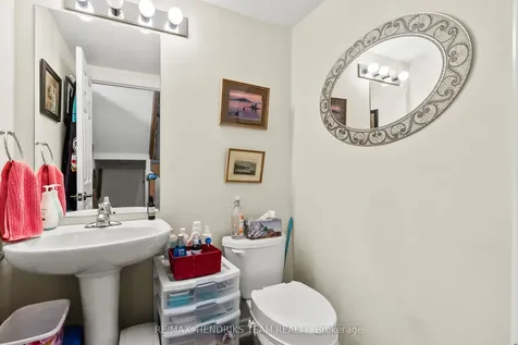 4 Durham Way St. Catharines ON L0S 1J0