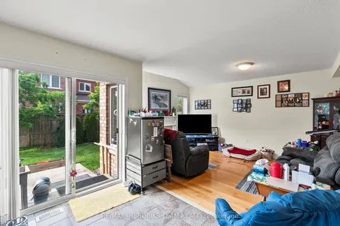 4 Durham Way St. Catharines ON L0S 1J0