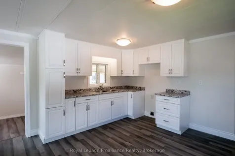18 Finch Lane Quinte West ON K8N 4Z3