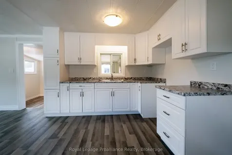 18 Finch Lane Quinte West ON K8N 4Z3