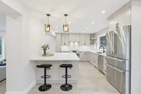 7 Gagnon Court Kanata ON K2K 1A7