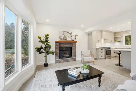 7 Gagnon Court Kanata ON K2K 1A7