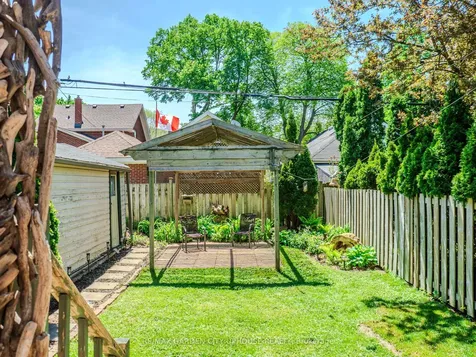 14 Spruce Street St. Catharines ON L2R 1B3