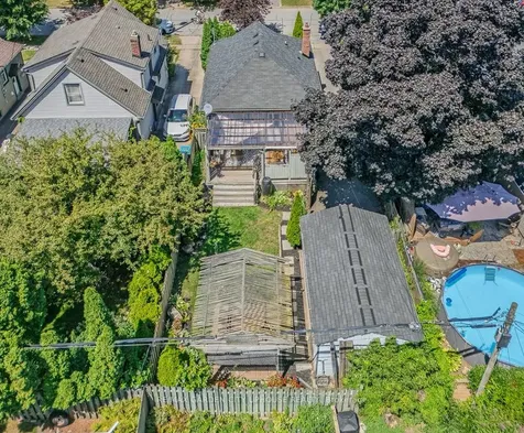 14 Spruce Street St. Catharines ON L2R 1B3
