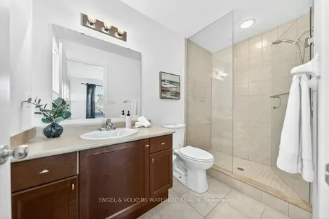 6 Tweedsdale Street Kitchener ON N2R 1W1