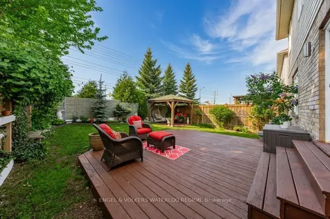 6 Tweedsdale Street Kitchener ON N2R 1W1