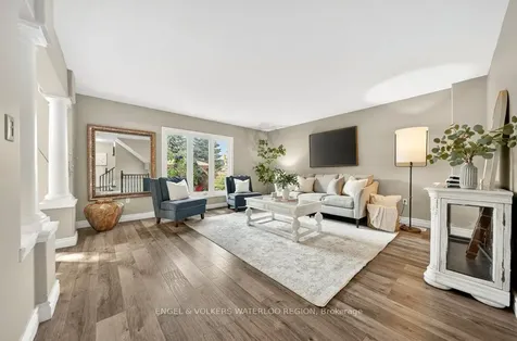 6 Tweedsdale Street Kitchener ON N2R 1W1