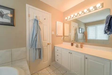 170 Bridlewood Drive Kanata ON K2M 2M4