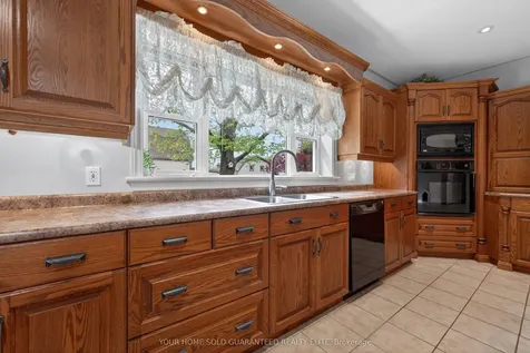136 Mountain Street Grimsby ON L3M 4R7