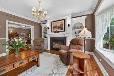 136 Mountain Street Grimsby ON L3M 4R7