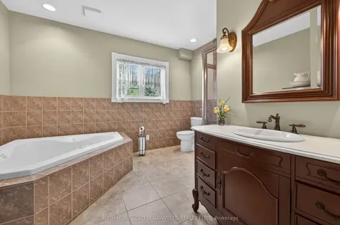 136 Mountain Street Grimsby ON L3M 4R7