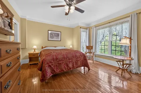 136 Mountain Street Grimsby ON L3M 4R7