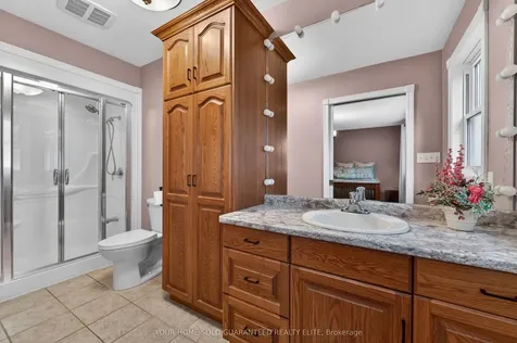 136 Mountain Street Grimsby ON L3M 4R7