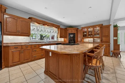 136 Mountain Street Grimsby ON L3M 4R7