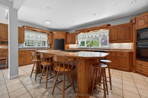 136 Mountain Street Grimsby ON L3M 4R7