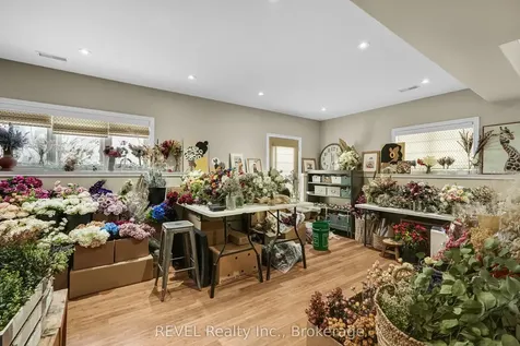 9069 Tapestry Court Niagara Falls ON L2H 0E1