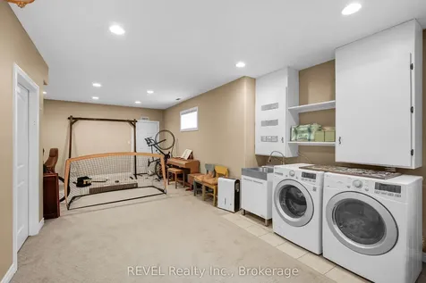 9069 Tapestry Court Niagara Falls ON L2H 0E1