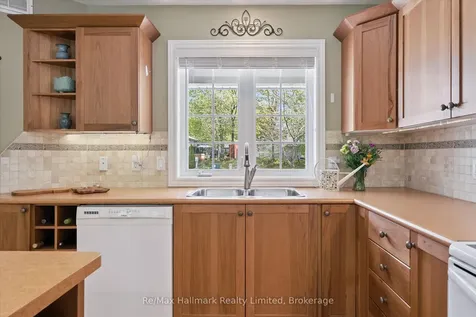 7 Stonehenge Court Bracebridge ON P1L 1N2