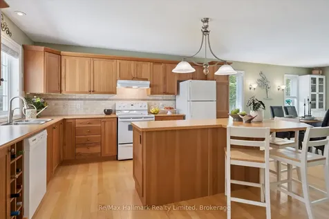 7 Stonehenge Court Bracebridge ON P1L 1N2