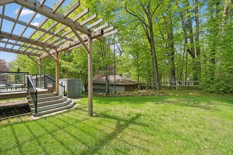 7 Stonehenge Court Bracebridge ON P1L 1N2