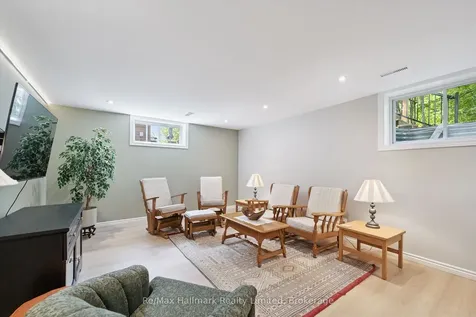 7 Stonehenge Court Bracebridge ON P1L 1N2