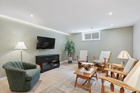 7 Stonehenge Court Bracebridge ON P1L 1N2