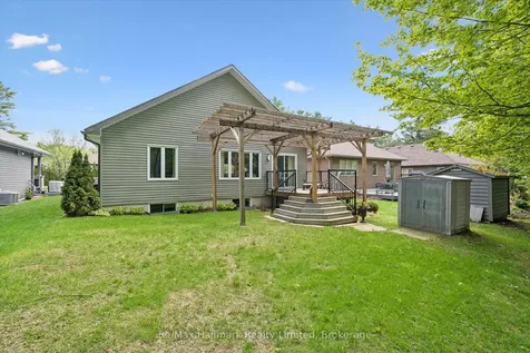 7 Stonehenge Court Bracebridge ON P1L 1N2