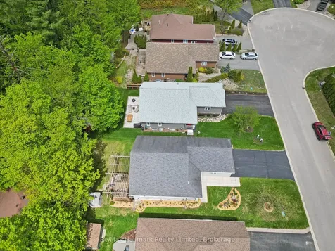 7 Stonehenge Court Bracebridge ON P1L 1N2